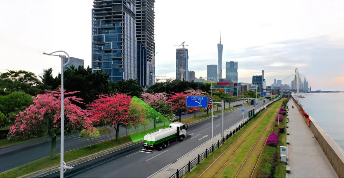 基于AI的城市道路绿化巡检作业示意图.webp